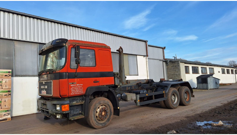 MAN 26.272 K Abroller Blatt/Blatt 6x4 - شاحنة ذات الخطاف: صور 4 MAN 26.272 K Abroller Blatt/Blatt 6x4 - شاحنة ذات الخطاف: صور 4