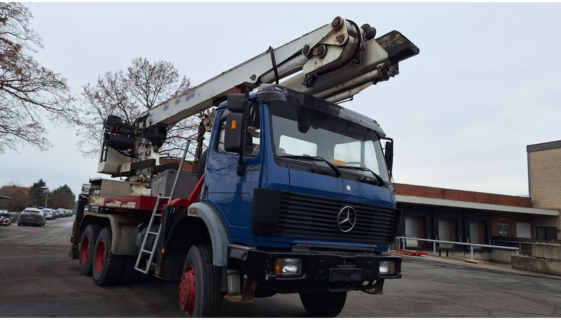 Mercedes-Benz 2629 AK Motorwagen mit Kran Dachdeckerkran6x6 - شاحنة كرين: صور 3 Mercedes-Benz 2629 AK Motorwagen mit Kran Dachdeckerkran6x6 - شاحنة كرين: صور 3