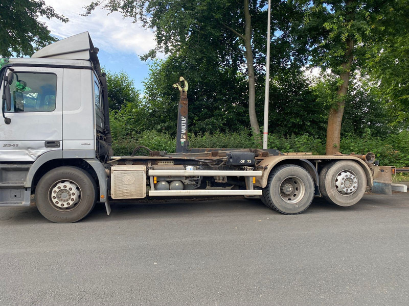 Mercedes-Benz 2641K 6x2 Abroller Klima - شاحنة ذات الخطاف: صور 2 Mercedes-Benz 2641K 6x2 Abroller Klima - شاحنة ذات الخطاف: صور 2