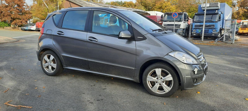 Mercedes-Benz A-Klasse 180 A 180 CDI AVANTGARDE - سيارة: صور 1 Mercedes-Benz A-Klasse 180 A 180 CDI AVANTGARDE - سيارة: صور 1