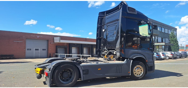 Mercedes-Benz Actros 1845 - شاحنة جرار: صور 3 Mercedes-Benz Actros 1845 - شاحنة جرار: صور 3
