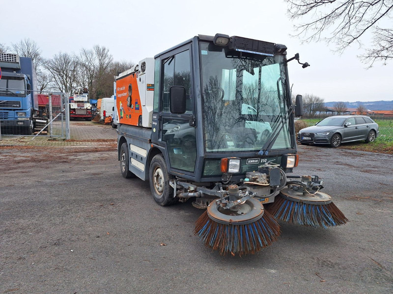 Schmidt Hagen Kehrmaschine K449 - سياره كنس شوارع: صور 3 Schmidt Hagen Kehrmaschine K449 - سياره كنس شوارع: صور 3