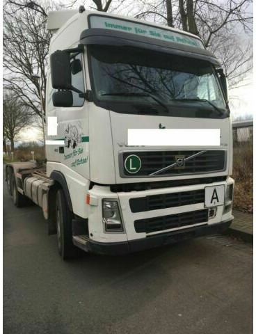 Volvo FH12-420 G.Haus 2xBett Klima Schaltgetriebe Reta - شاحنة ذات الخطاف: صور 2 Volvo FH12-420 G.Haus 2xBett Klima Schaltgetriebe Reta - شاحنة ذات الخطاف: صور 2