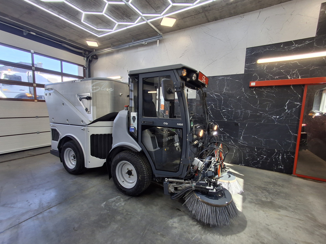 HAKO Citymaster 1600 Kehrmaschine Zamiatarka PM2.5 Euro 6 2019r - سياره كنس شوارع: صور 4 HAKO Citymaster 1600 Kehrmaschine Zamiatarka PM2.5 Euro 6 2019r - سياره كنس شوارع: صور 4