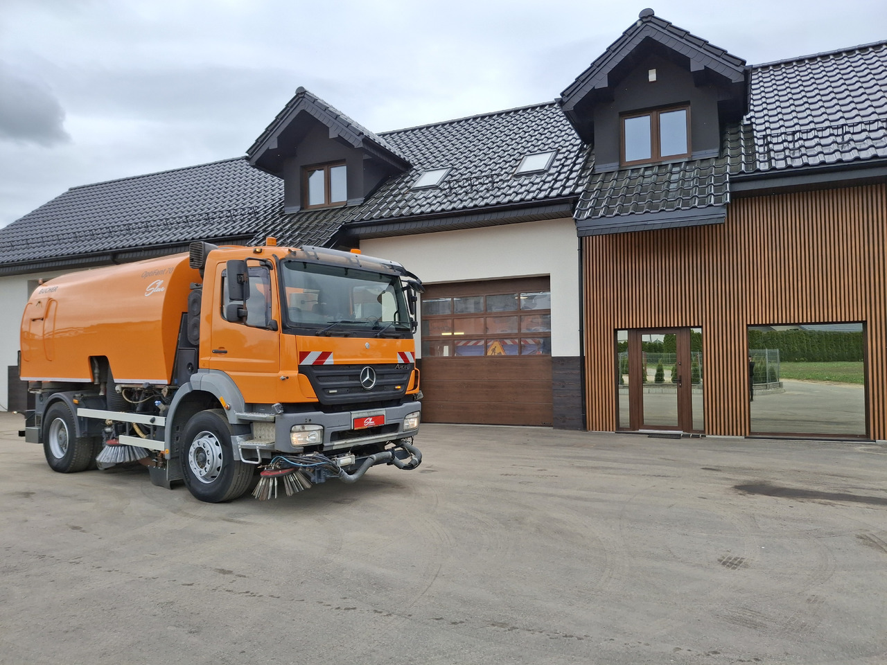 MERCEDES-BENZ Axor 1823 Zamiatarka Kehrmaschine BUCHER 2 Motoren Szczotki L/R Sweeper - سياره كنس شوارع: صور 1 MERCEDES-BENZ Axor 1823 Zamiatarka Kehrmaschine BUCHER 2 Motoren Szczotki L/R Sweeper - سياره كنس شوارع: صور 1