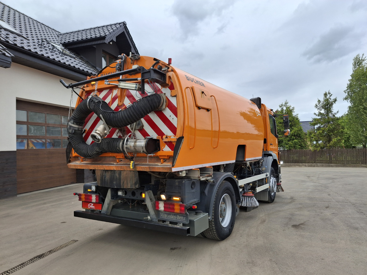 MERCEDES-BENZ Axor 1823 Zamiatarka Kehrmaschine BUCHER 2 Motoren Szczotki L/R Sweeper - سياره كنس شوارع: صور 4 MERCEDES-BENZ Axor 1823 Zamiatarka Kehrmaschine BUCHER 2 Motoren Szczotki L/R Sweeper - سياره كنس شوارع: صور 4
