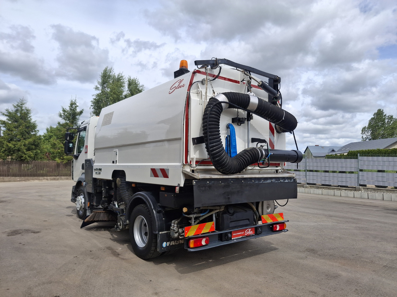 RENAULT D16 Zamiatarka Kehrmaschine FAUN Euro 6 PM10 Szczotki L/R Karcher Rura Do Liści 2 Motoren - سياره كنس شوارع: صور 3 RENAULT D16 Zamiatarka Kehrmaschine FAUN Euro 6 PM10 Szczotki L/R Karcher Rura Do Liści 2 Motoren - سياره كنس شوارع: صور 3