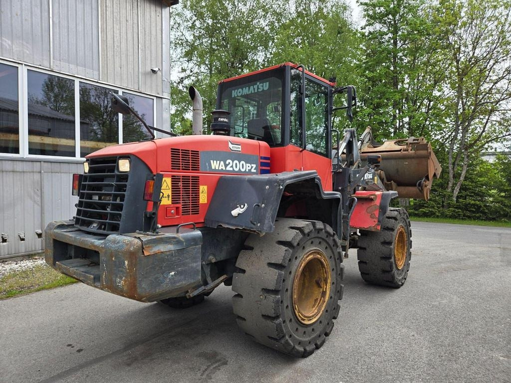 Komatsu WA200PZ-6 - اللودر بعجل: صور 3 Komatsu WA200PZ-6 - اللودر بعجل: صور 3