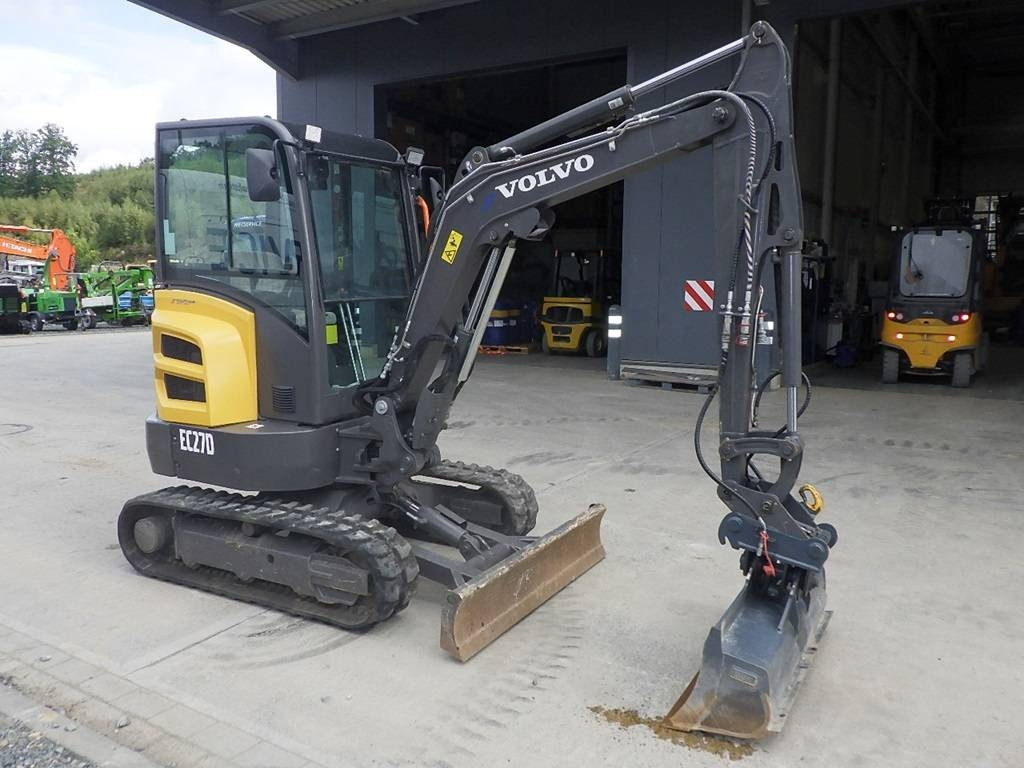Volvo EC 27 D - حفارة مصغرة: صور 2 Volvo EC 27 D - حفارة مصغرة: صور 2