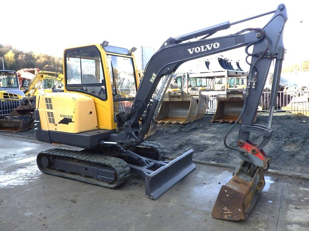Volvo EC 35 - حفارة مصغرة: صور 3 Volvo EC 35 - حفارة مصغرة: صور 3