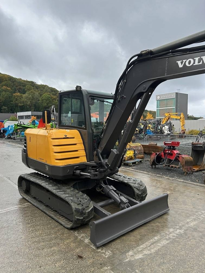 Volvo EC 55 C - حفارة مصغرة: صور 4 Volvo EC 55 C - حفارة مصغرة: صور 4