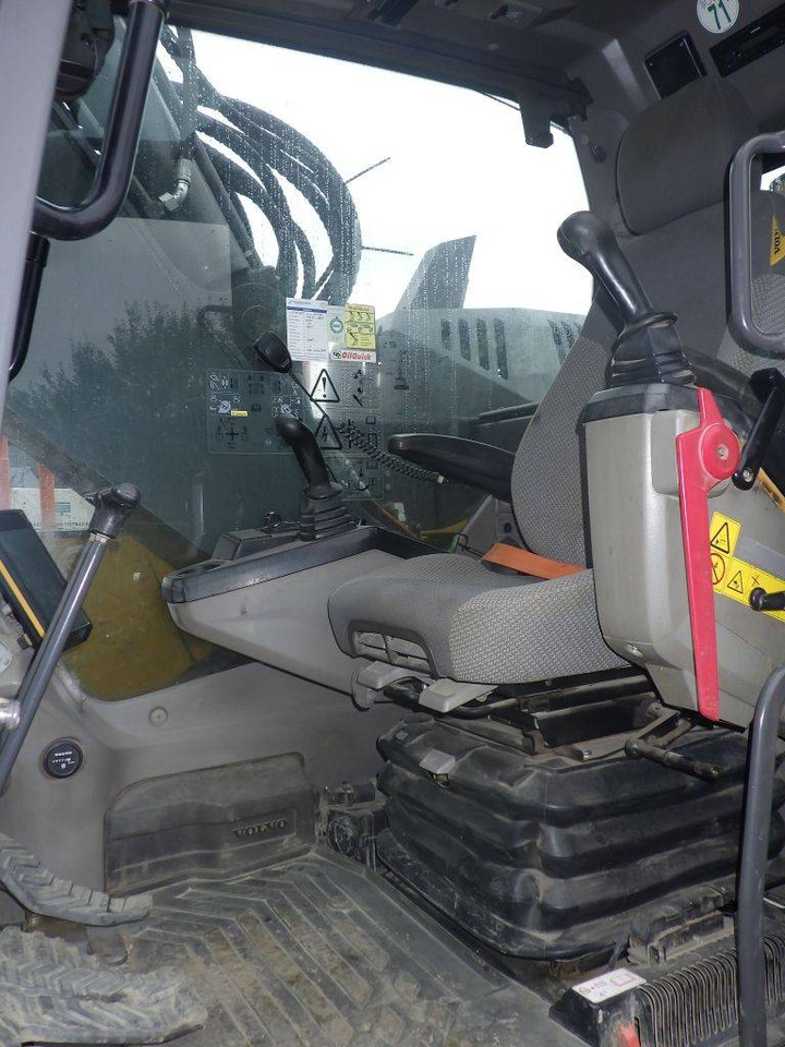 Volvo ECR 235 E - حفارات زحافة: صور 5 Volvo ECR 235 E - حفارات زحافة: صور 5