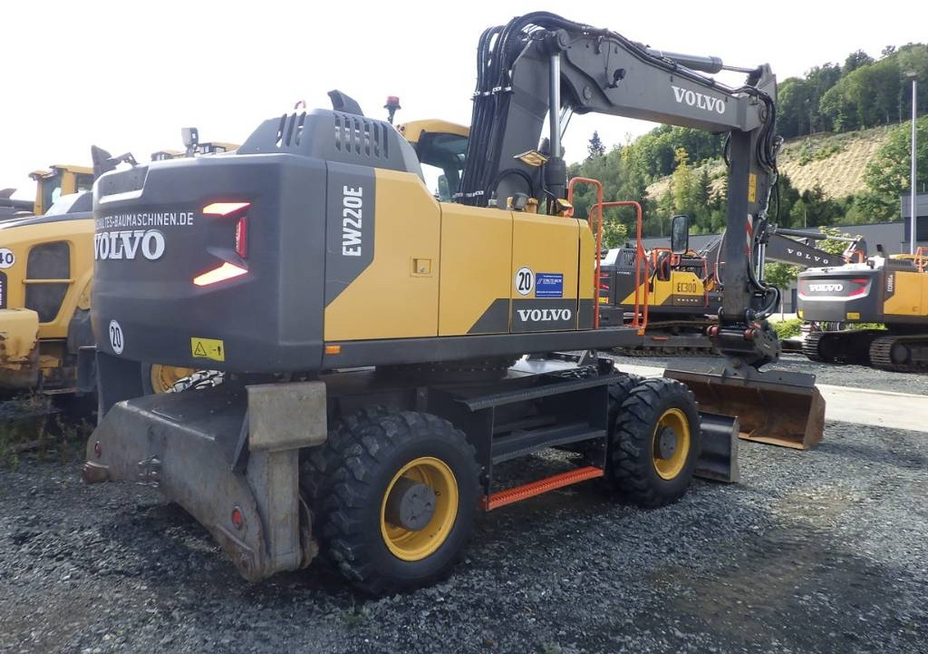 Volvo EW 220 E  - حفارة على عجلات: صور 5 Volvo EW 220 E  - حفارة على عجلات: صور 5