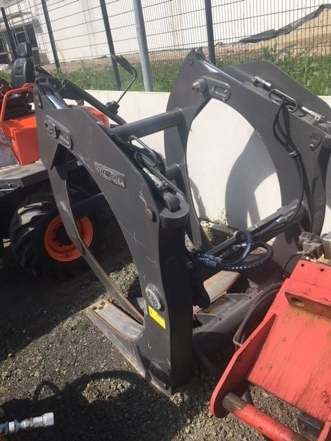 Volvo Holzgreifer Mod. 80832 für Radlader  - مخلبي - آلات البناء: صور 2 Volvo Holzgreifer Mod. 80832 für Radlader  - مخلبي - آلات البناء: صور 2