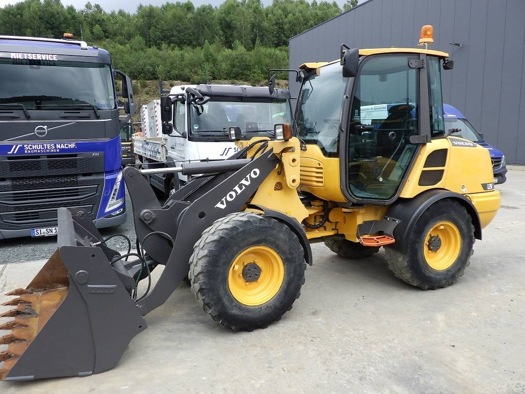 Volvo L 25 F - اللودر بعجل: صور 1 Volvo L 25 F - اللودر بعجل: صور 1
