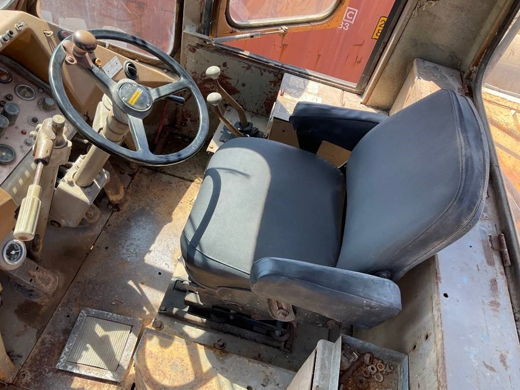 اللودر بعجل CAT 966C: صور 17 اللودر بعجل CAT 966C: صور 17