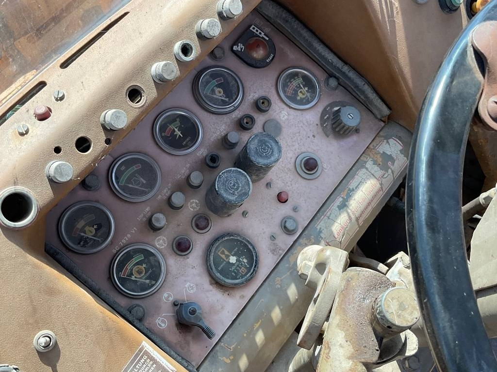 اللودر بعجل CAT 966C: صور 18 اللودر بعجل CAT 966C: صور 18