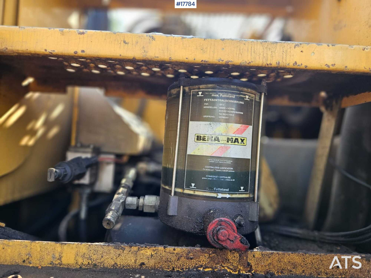 حفارة على عجلات 2004 CAT M316C: صور 20