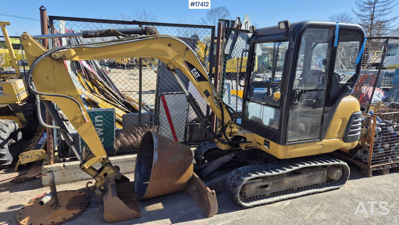Mini excavator CATERPILLAR 302.5 (2004) two buckets, quick couplers. - حفارة مصغرة: صور 1 Mini excavator CATERPILLAR 302.5 (2004) two buckets, quick couplers. - حفارة مصغرة: صور 1