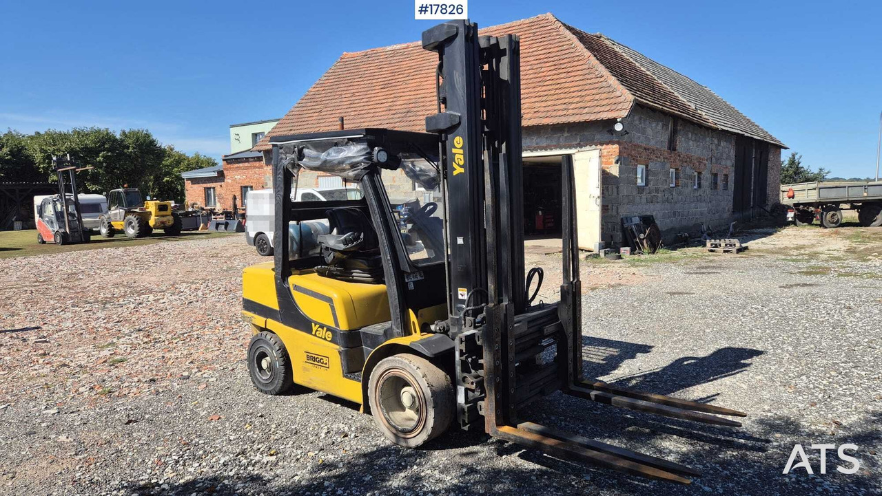 YALE GLP35VX Forklift (2017) - رافعة شوكية تعمل بالغاز: صور 1 YALE GLP35VX Forklift (2017) - رافعة شوكية تعمل بالغاز: صور 1