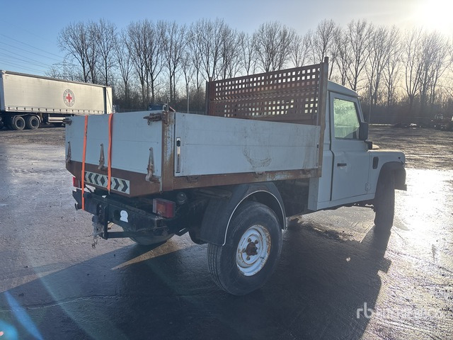 2010 Land Rover Defender 4x4 (Inoperable) Pickup - شاحنة البيك أب: صور 3 2010 Land Rover Defender 4x4 (Inoperable) Pickup - شاحنة البيك أب: صور 3