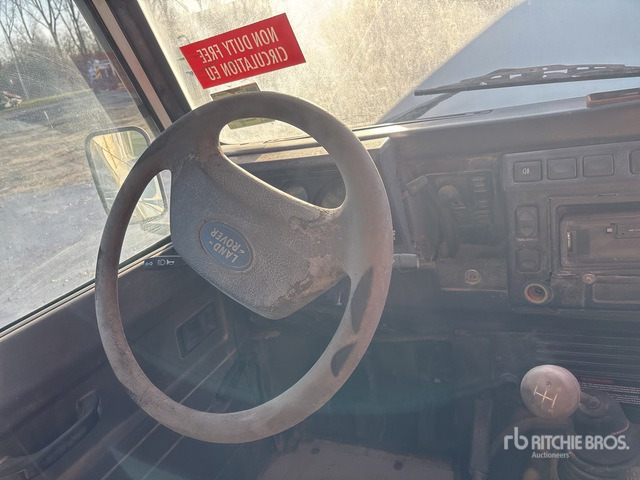 2010 Land Rover Defender 4x4 (Inoperable) Pickup - شاحنة البيك أب: صور 5 2010 Land Rover Defender 4x4 (Inoperable) Pickup - شاحنة البيك أب: صور 5