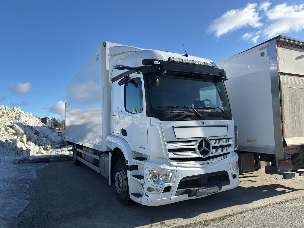 Mercedes-Benz Actros 1833 - بصندوق مغلق شاحنة: صور 1 Mercedes-Benz Actros 1833 - بصندوق مغلق شاحنة: صور 1