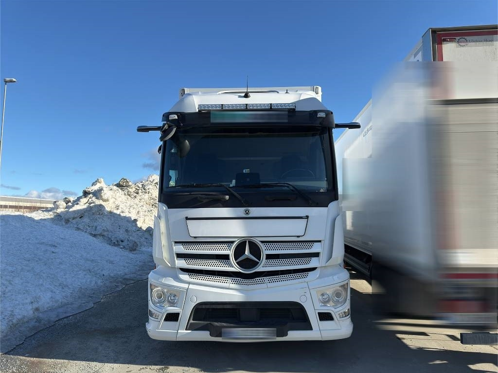 Mercedes-Benz Actros 1833 - بصندوق مغلق شاحنة: صور 3 Mercedes-Benz Actros 1833 - بصندوق مغلق شاحنة: صور 3