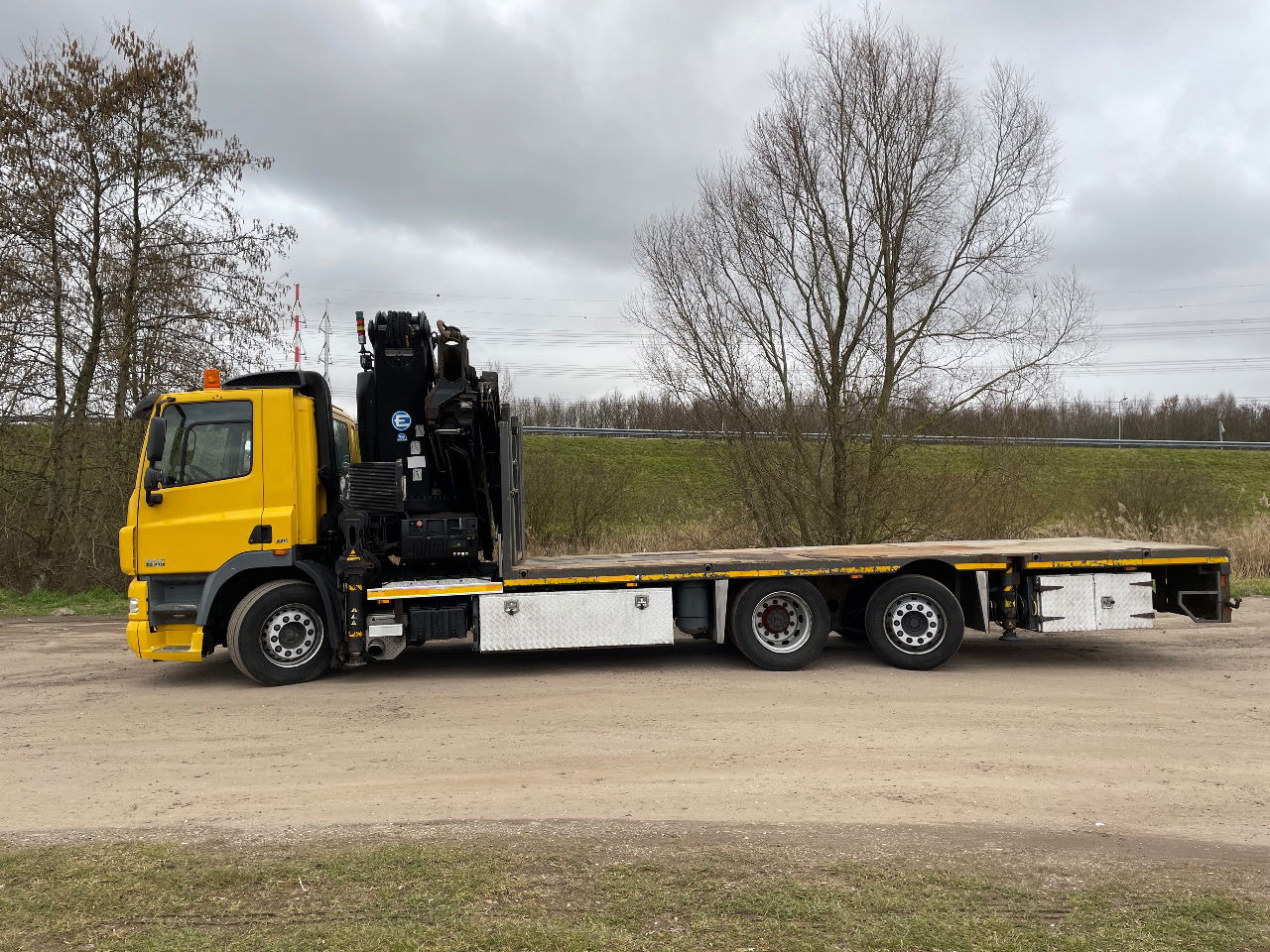 DAF 85.410 Met Effer 470 6s laadkraan ladekran loadercrane crane palfinger hiab fassi - شاحنة كرين: صور 2 DAF 85.410 Met Effer 470 6s laadkraan ladekran loadercrane crane palfinger hiab fassi - شاحنة كرين: صور 2