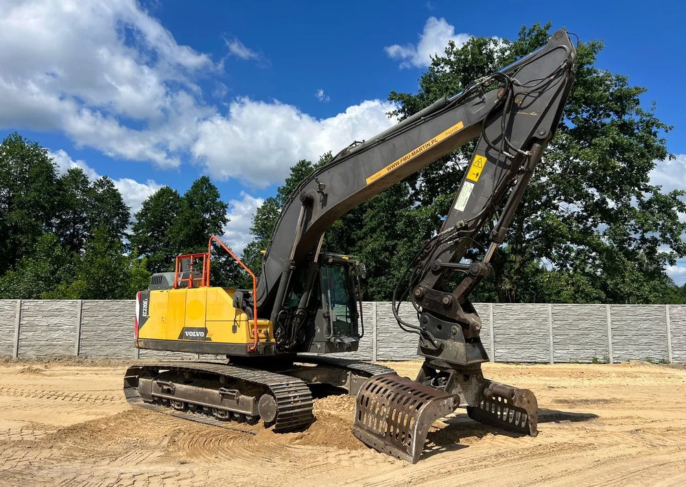 Volvo EC220 DL - حفارات زحافة: صور 1 Volvo EC220 DL - حفارات زحافة: صور 1