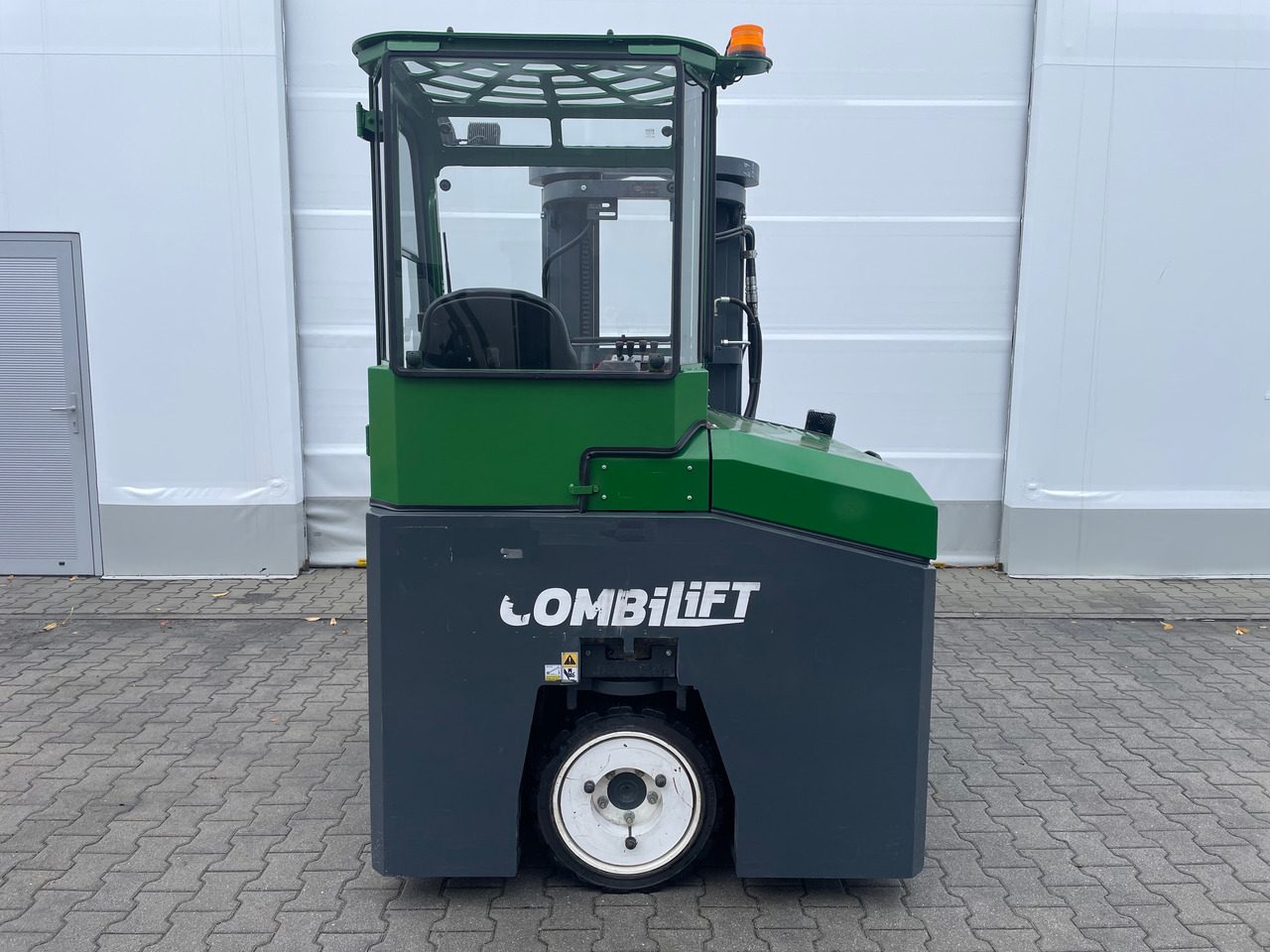 Combilift CBE 2500 - شاحنة المناولة رباعية الاتجاهات: صور 4 Combilift CBE 2500 - شاحنة المناولة رباعية الاتجاهات: صور 4