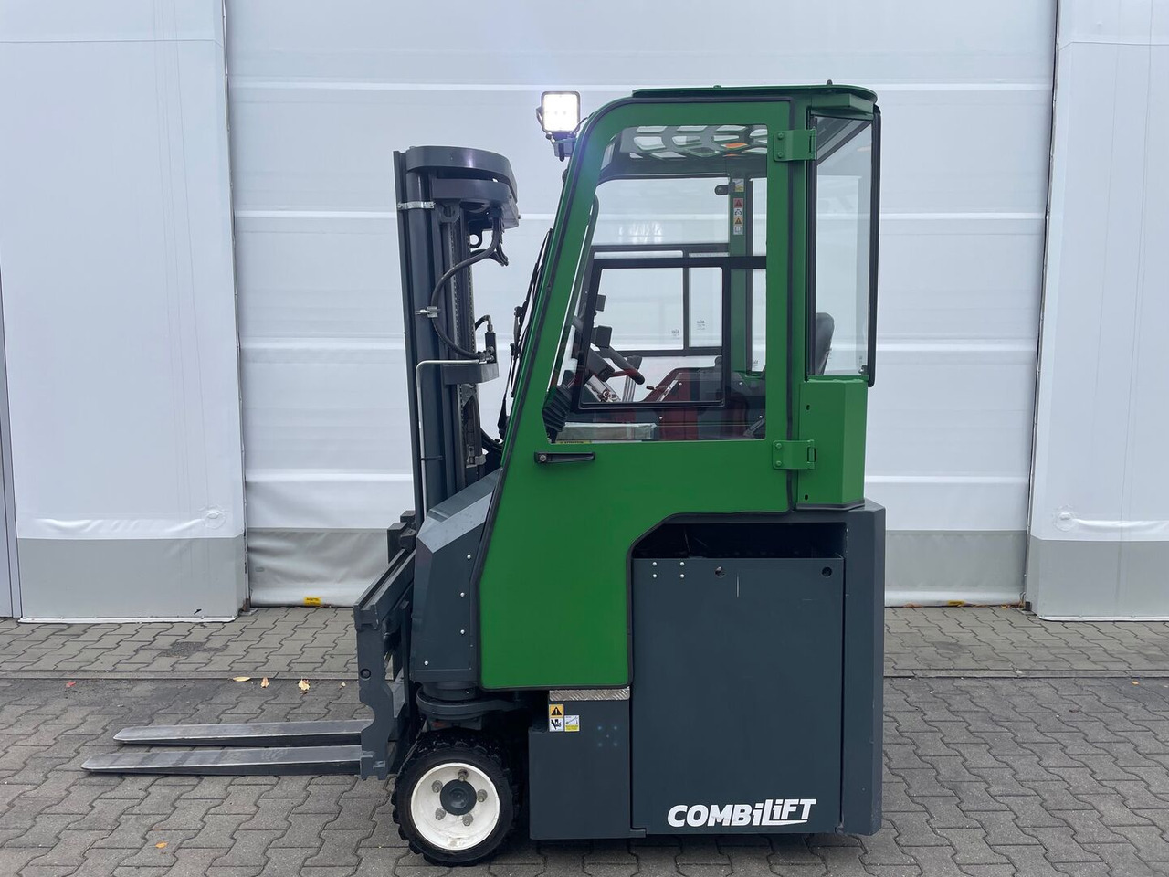 Combilift CBE 2500 - شاحنة المناولة رباعية الاتجاهات: صور 1 Combilift CBE 2500 - شاحنة المناولة رباعية الاتجاهات: صور 1