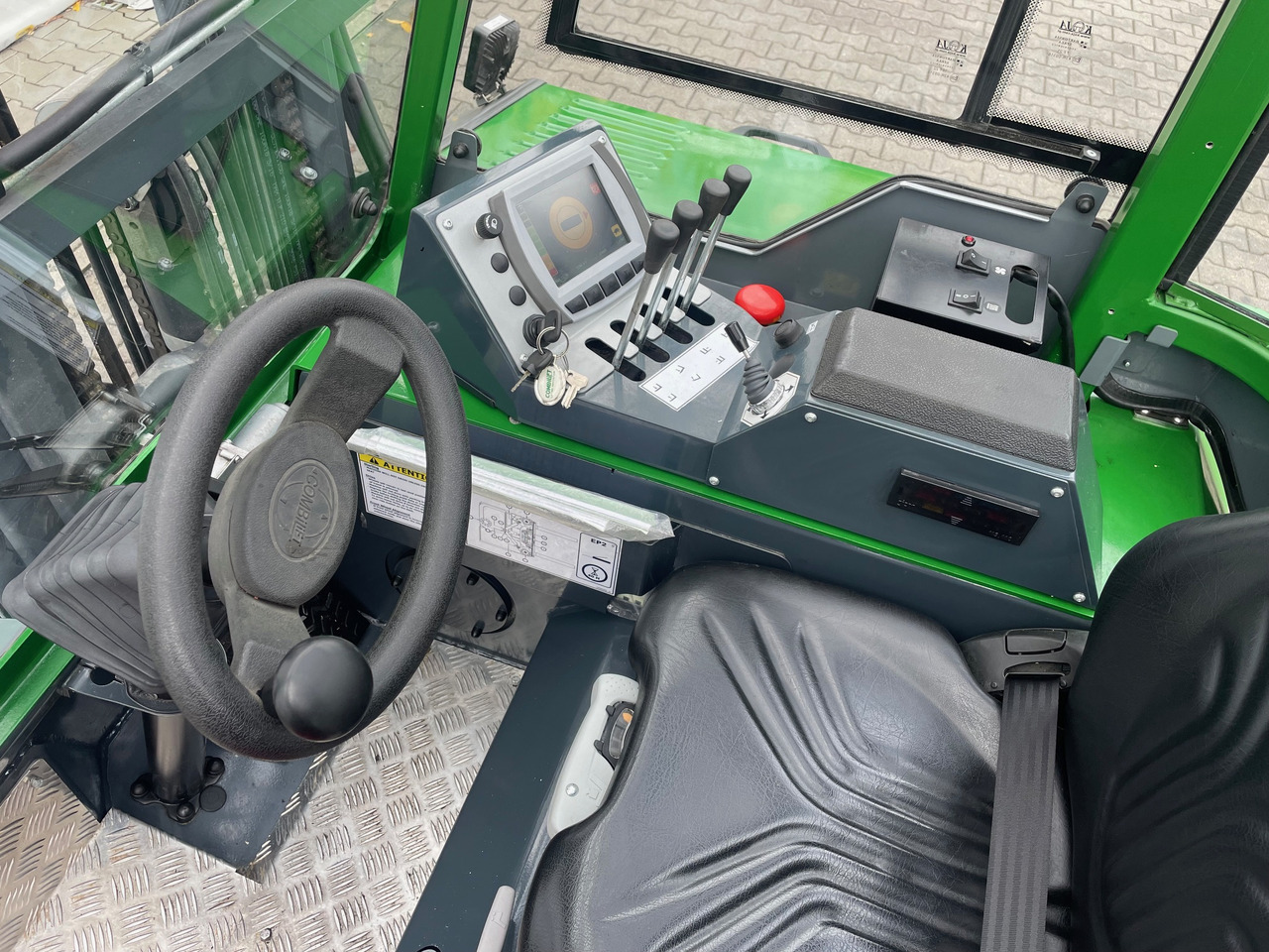 Combilift CBE 2500 - شاحنة المناولة رباعية الاتجاهات: صور 5 Combilift CBE 2500 - شاحنة المناولة رباعية الاتجاهات: صور 5