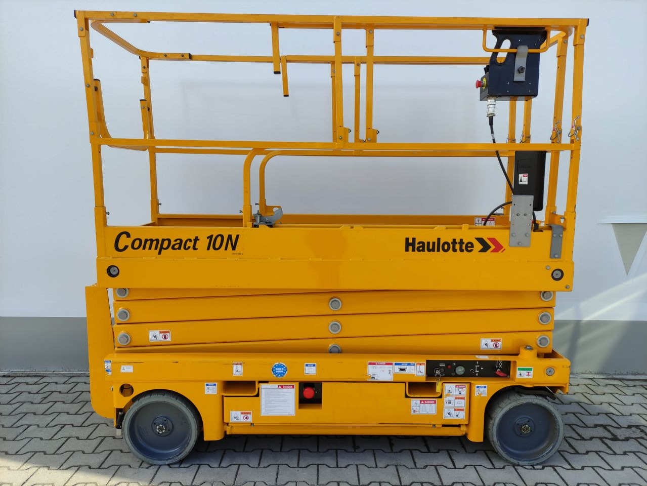 Haulotte Compact 10N - رافعات مقصية: صور 2 Haulotte Compact 10N - رافعات مقصية: صور 2