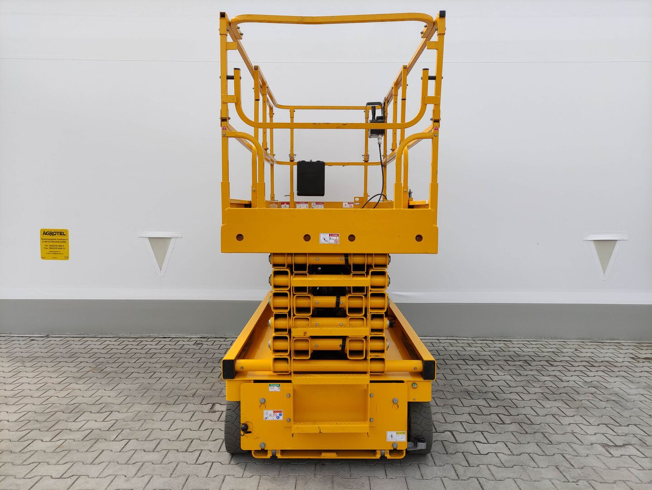 Haulotte Compact14 - رافعات مقصية: صور 4 Haulotte Compact14 - رافعات مقصية: صور 4