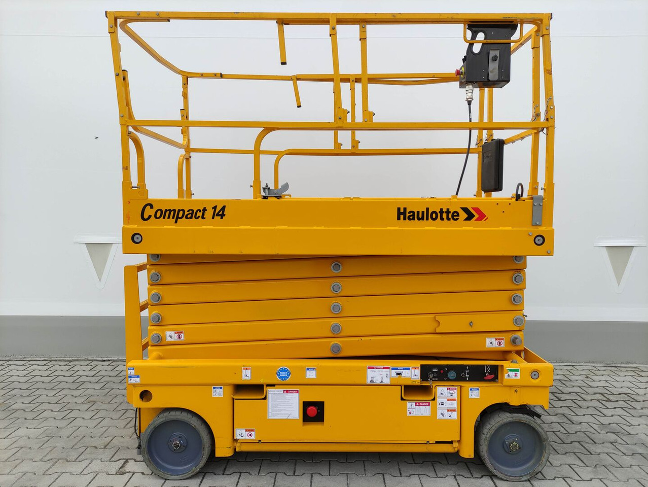 Haulotte Compact14 - رافعات مقصية: صور 2 Haulotte Compact14 - رافعات مقصية: صور 2