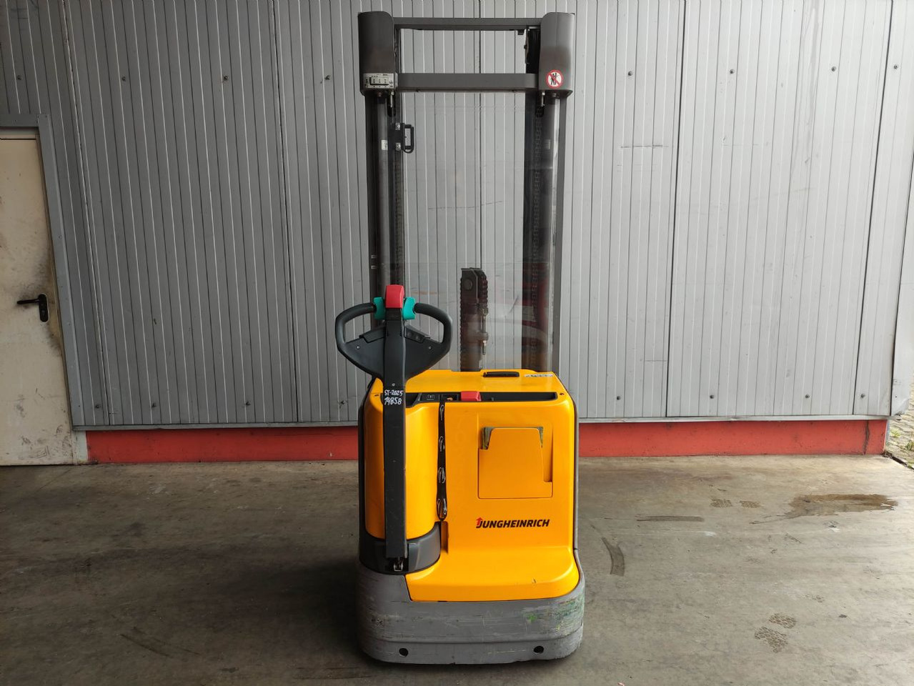 Jungheinrich EJC 214 - معدات تكديس: صور 4 Jungheinrich EJC 214 - معدات تكديس: صور 4