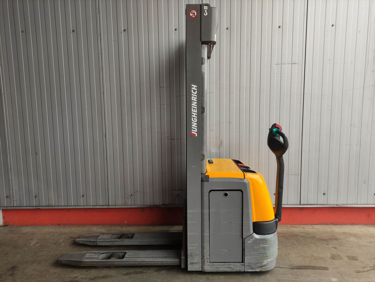 Jungheinrich EJC 214 - معدات تكديس: صور 1 Jungheinrich EJC 214 - معدات تكديس: صور 1