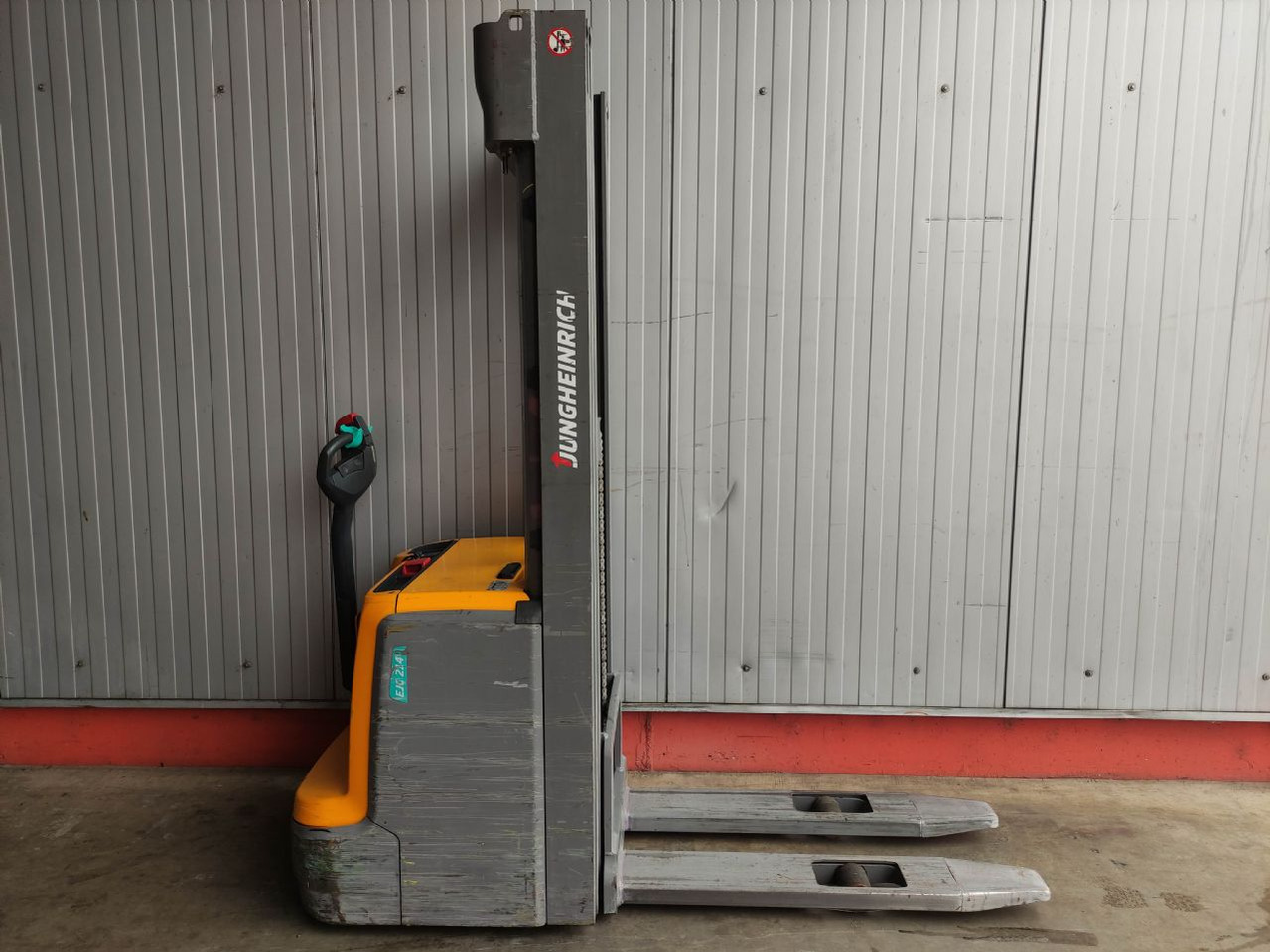 Jungheinrich EJC 214 - معدات تكديس: صور 2 Jungheinrich EJC 214 - معدات تكديس: صور 2