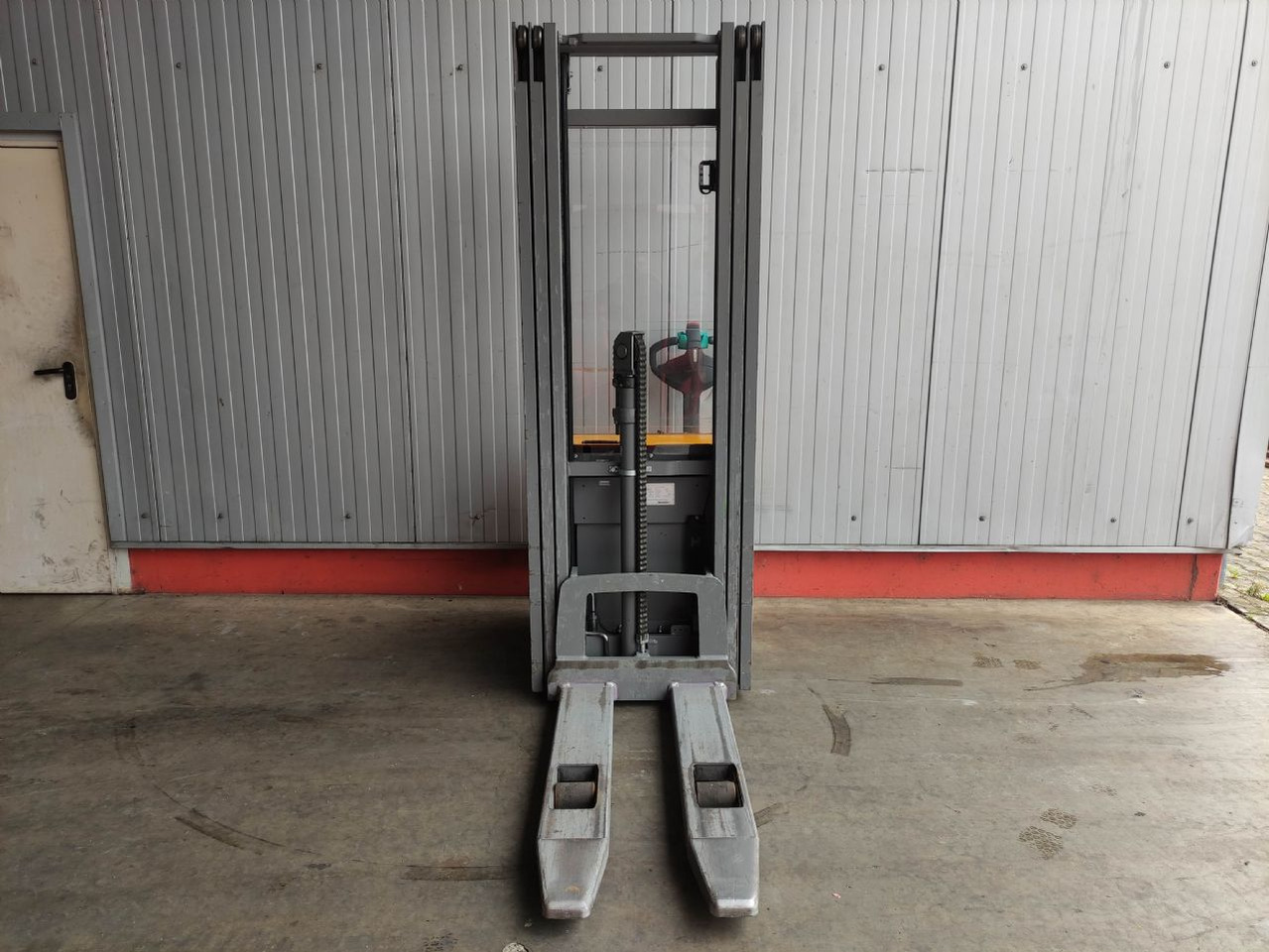 Jungheinrich EJC 214 - معدات تكديس: صور 3 Jungheinrich EJC 214 - معدات تكديس: صور 3