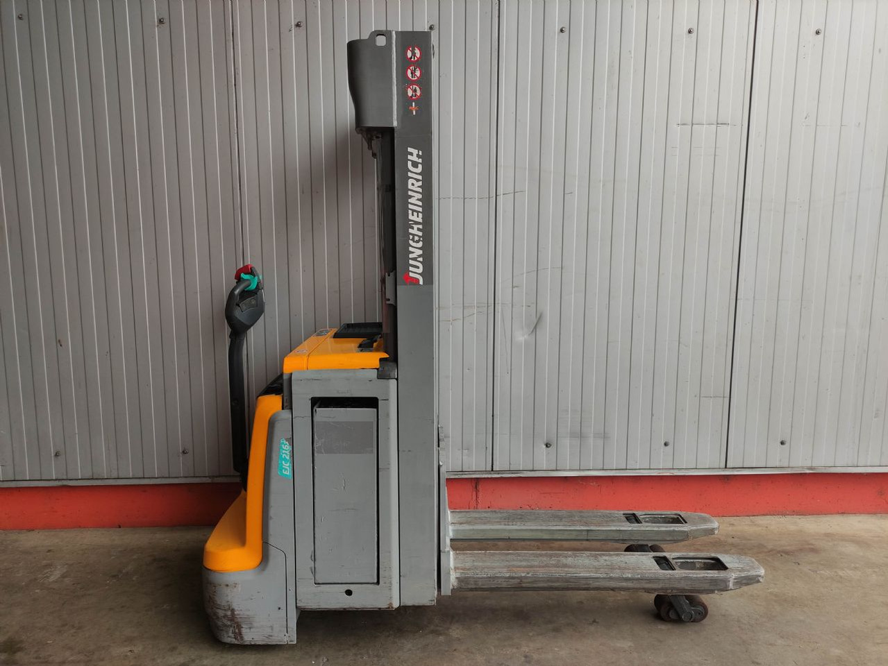 Jungheinrich EJC 216 Z - معدات تكديس: صور 2 Jungheinrich EJC 216 Z - معدات تكديس: صور 2