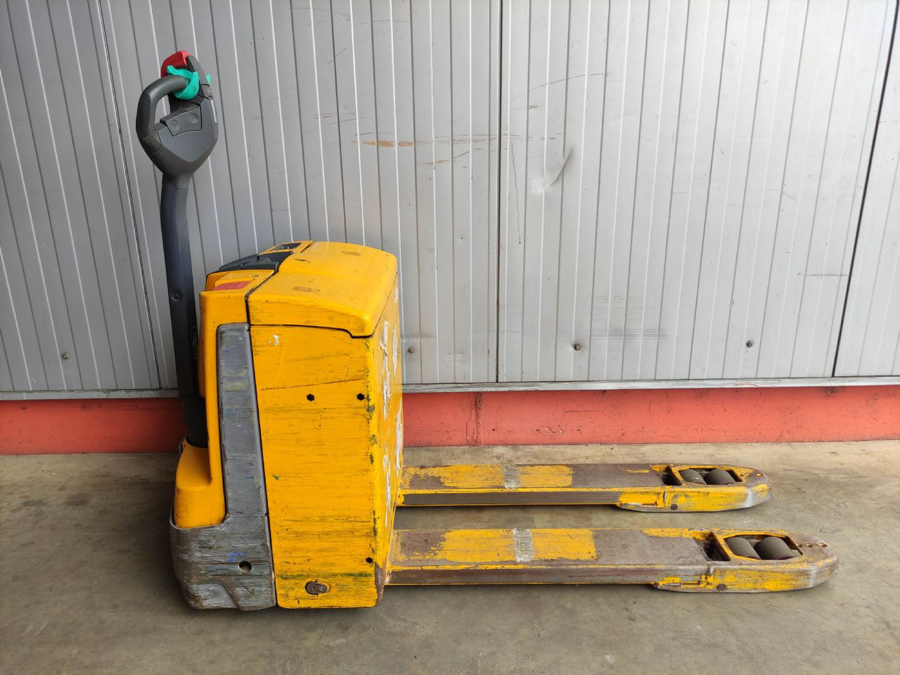 Jungheinrich EJE 116 - معدات الرفع منخفض المستوى: صور 2 Jungheinrich EJE 116 - معدات الرفع منخفض المستوى: صور 2