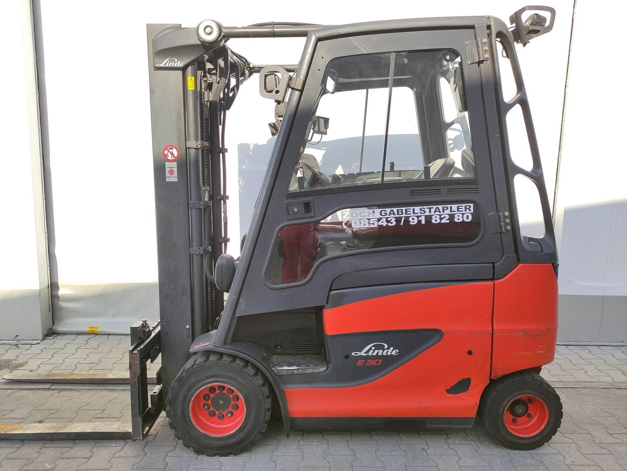 Linde E30H-01-600-387 - رافعة شوكية كهربائية: صور 1 Linde E30H-01-600-387 - رافعة شوكية كهربائية: صور 1
