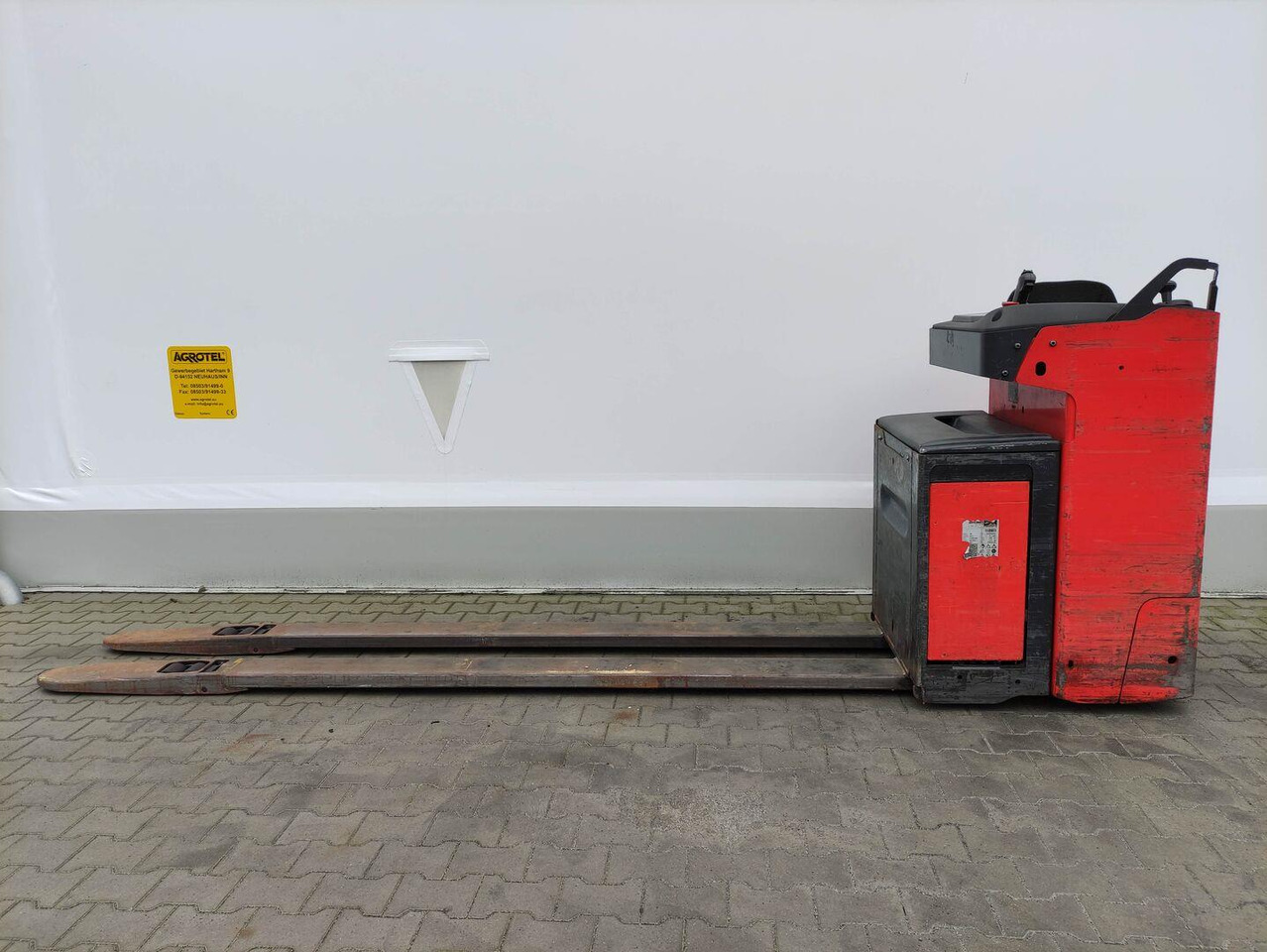 Linde T25R (mit Sitz) - معدات الرفع منخفض المستوى: صور 1 Linde T25R (mit Sitz) - معدات الرفع منخفض المستوى: صور 1