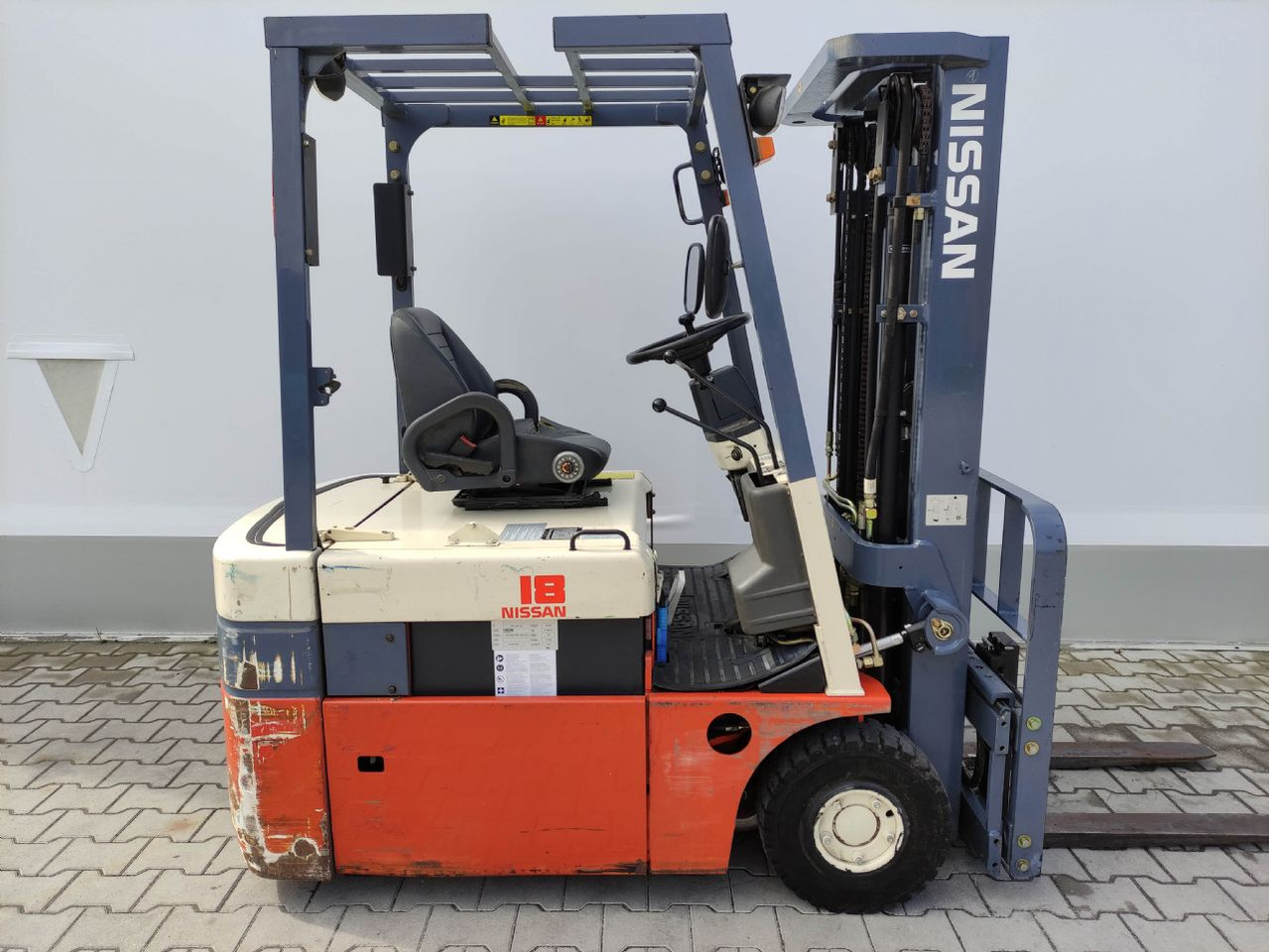 Nissan N01L18U - رافعة شوكية كهربائية: صور 2 Nissan N01L18U - رافعة شوكية كهربائية: صور 2