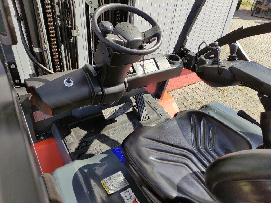 Toyota 8FBMT40 - رافعة شوكية كهربائية: صور 5 Toyota 8FBMT40 - رافعة شوكية كهربائية: صور 5