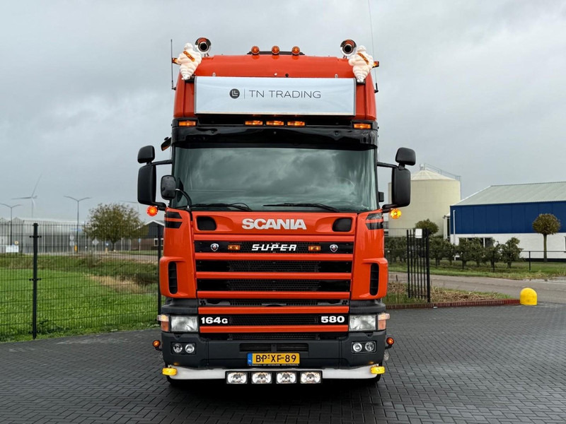Scania R 164 GA 6X2/4 NA 580 SHOW TRUCK, GESTUURDE VOORLOPER, COMPLEET, TOP. - شاحنة جرار: صور 3 Scania R 164 GA 6X2/4 NA 580 SHOW TRUCK, GESTUURDE VOORLOPER, COMPLEET, TOP. - شاحنة جرار: صور 3