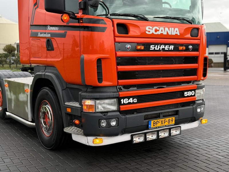 Scania R 164 GA 6X2/4 NA 580 SHOW TRUCK, GESTUURDE VOORLOPER, COMPLEET, TOP. - شاحنة جرار: صور 5 Scania R 164 GA 6X2/4 NA 580 SHOW TRUCK, GESTUURDE VOORLOPER, COMPLEET, TOP. - شاحنة جرار: صور 5