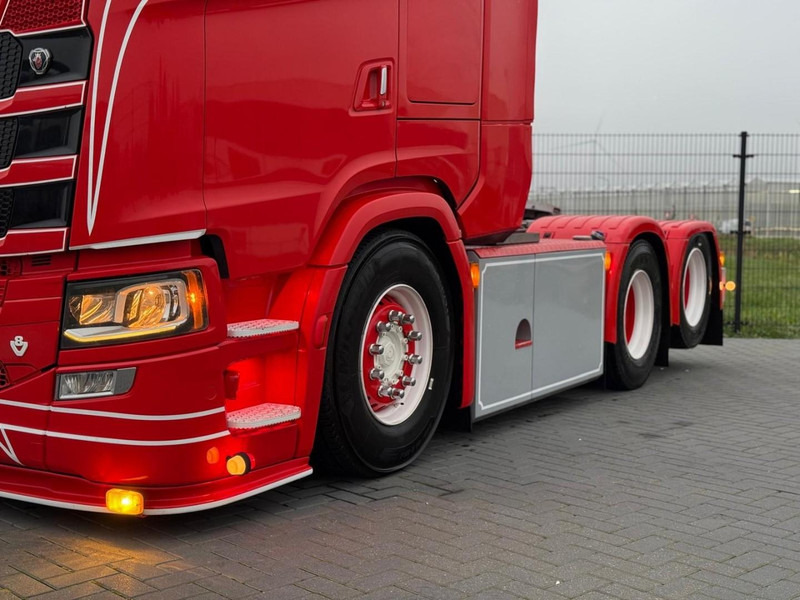 Scania S580 V8 NGS SHOW TRUCK, VOLLUCHT, SPECIAL INTERIOR, BOMVOL, ALS NIEUW. - شاحنة جرار: صور 4 Scania S580 V8 NGS SHOW TRUCK, VOLLUCHT, SPECIAL INTERIOR, BOMVOL, ALS NIEUW. - شاحنة جرار: صور 4