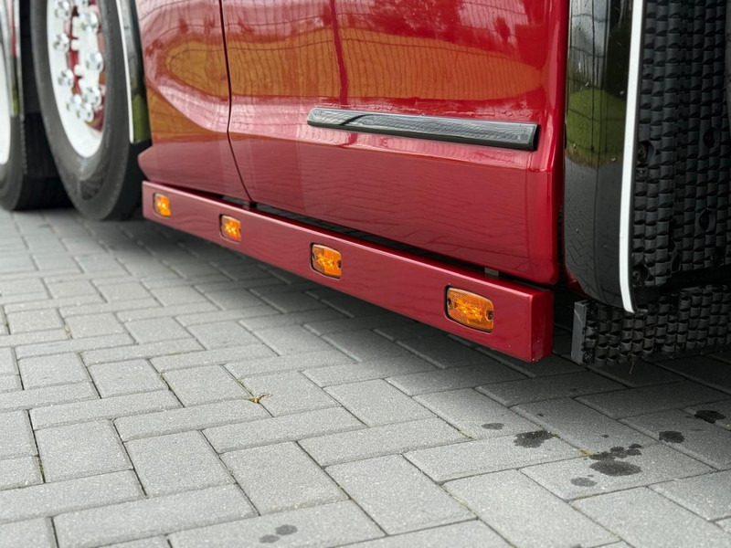 Scania S580 V8 NGS SHOWTRUCK, VOLLUCHT, RETARDER, LEER, GESTUURD. - شاحنة جرار: صور 4 Scania S580 V8 NGS SHOWTRUCK, VOLLUCHT, RETARDER, LEER, GESTUURD. - شاحنة جرار: صور 4